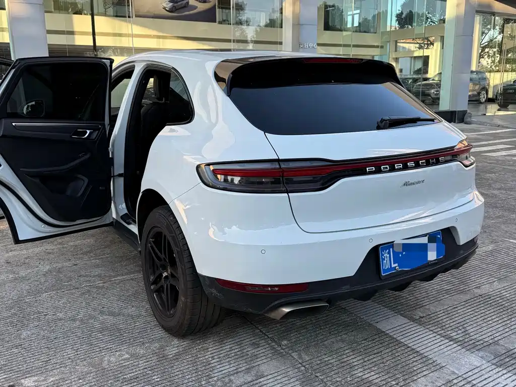 Porsche Macan — миниатюра 3