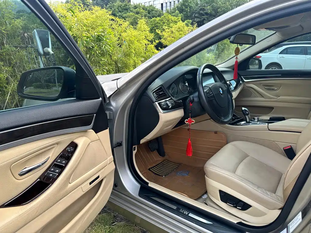 BMW 5 Series — миниатюра 9