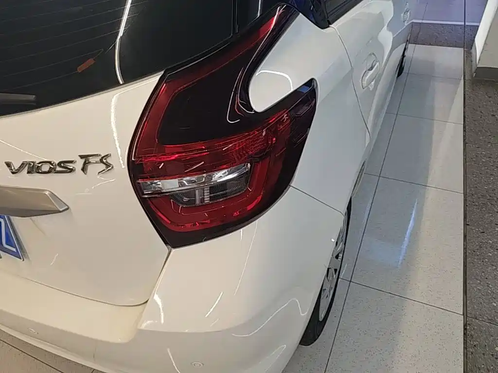 Toyota Vios FS — миниатюра 8