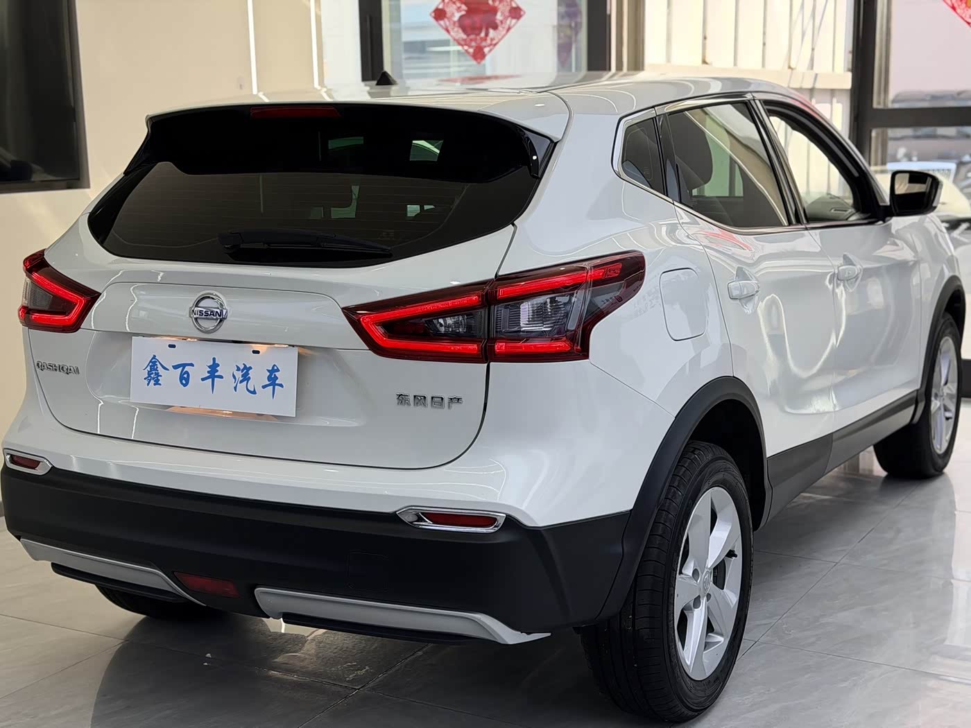 Nissan Qashqai 2.0 л 2023 г. Белый, пробег 16000 км