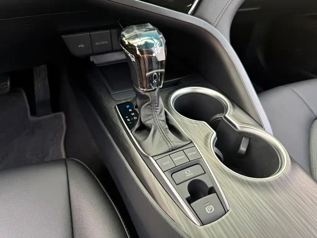 Toyota Camry — миниатюра 14