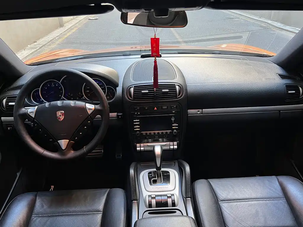 Porsche Cayenne — миниатюра 9