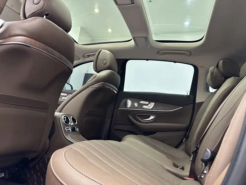 Mercedes-Benz E-Class — миниатюра 15