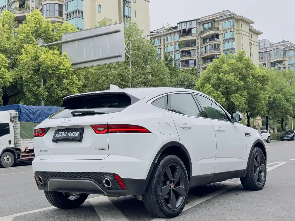 Jaguar E-PACE — миниатюра 3