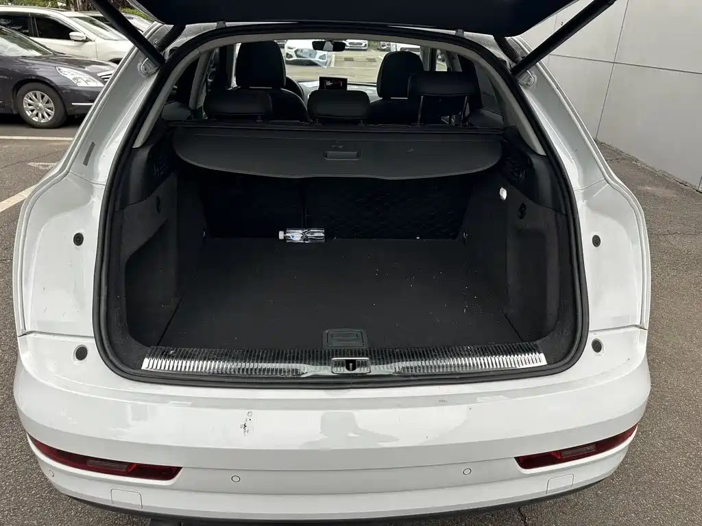 Audi Q3 - фото 6