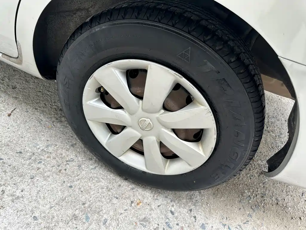Nissan Sunny — миниатюра 9