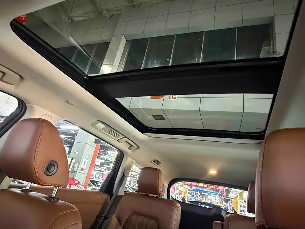 NISSAN EXPLORING THE LAND