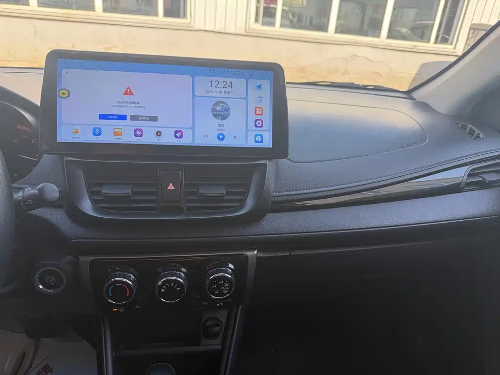 Toyota Yaris L — миниатюра 12