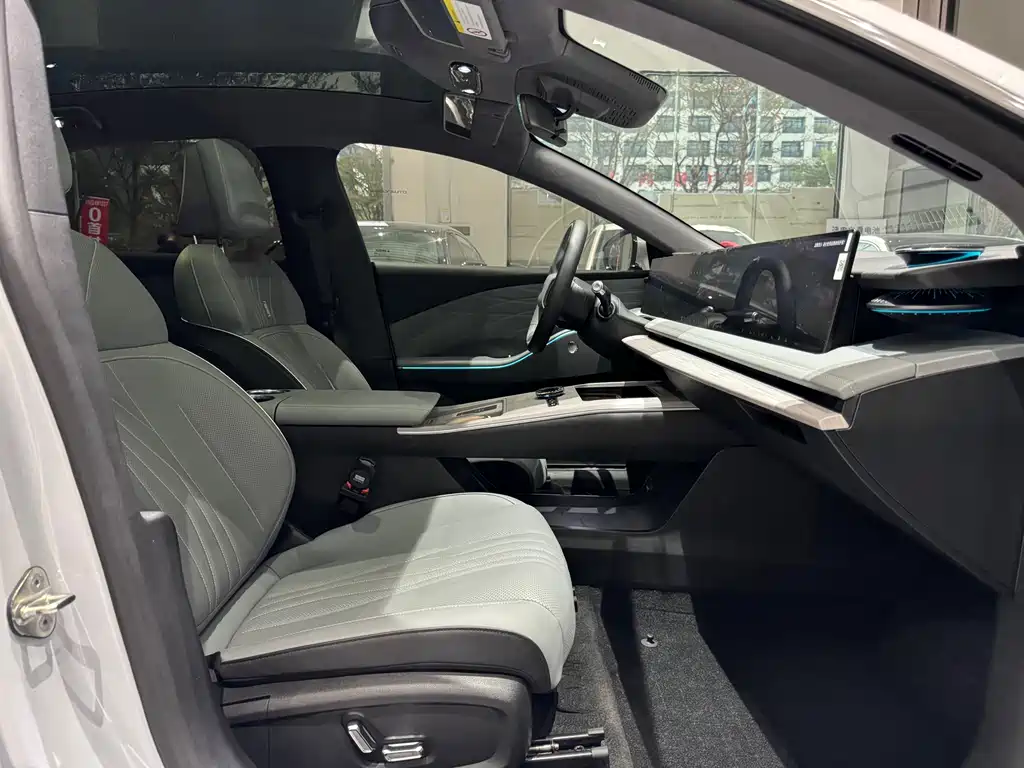 GEELY GALAXY GALAXY E8