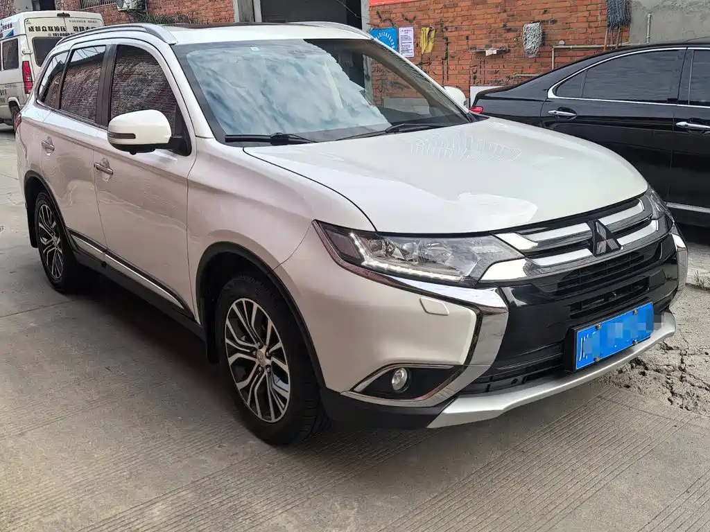Mitsubishi Outlander — миниатюра 3