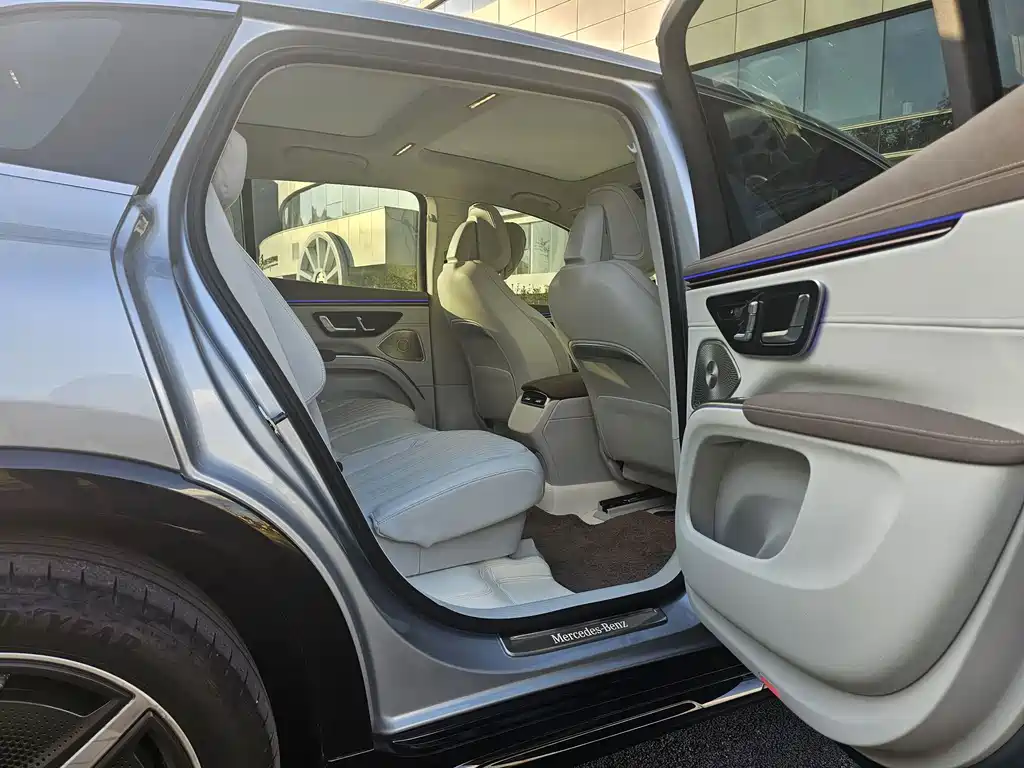 Mercedes-Benz EQS SUV — миниатюра 8