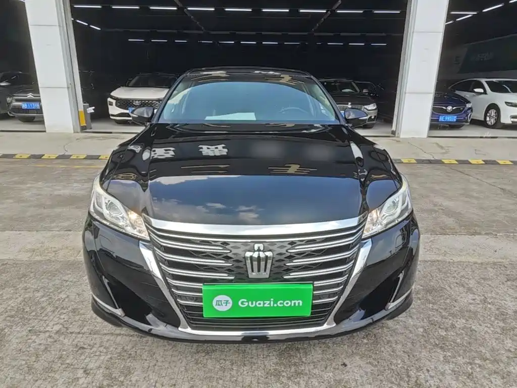 Toyota Crown — миниатюра 3