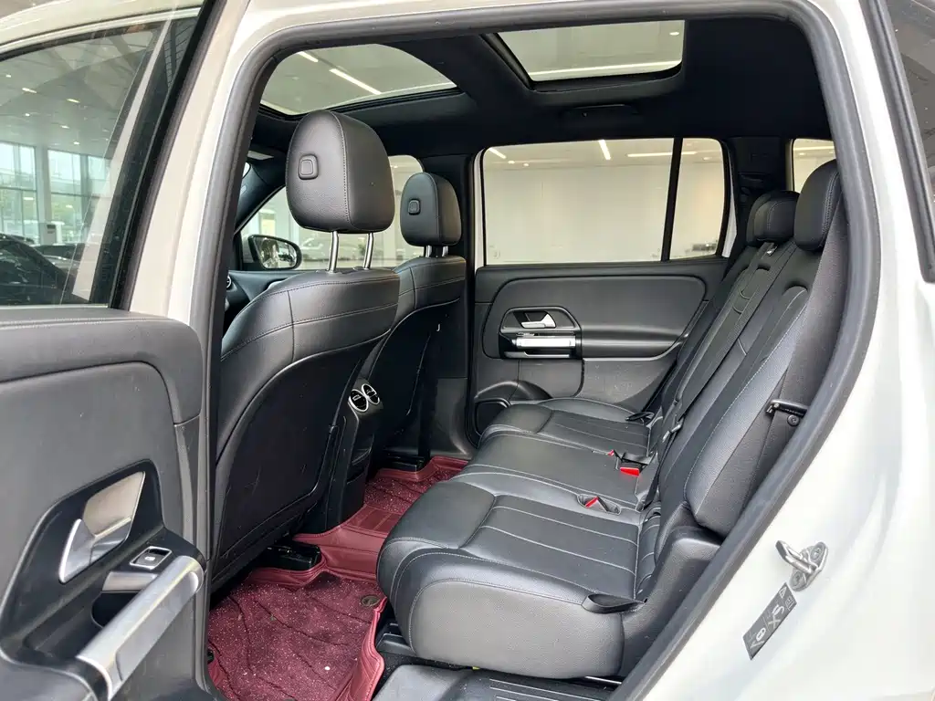 Mercedes-Benz GLB — миниатюра 10