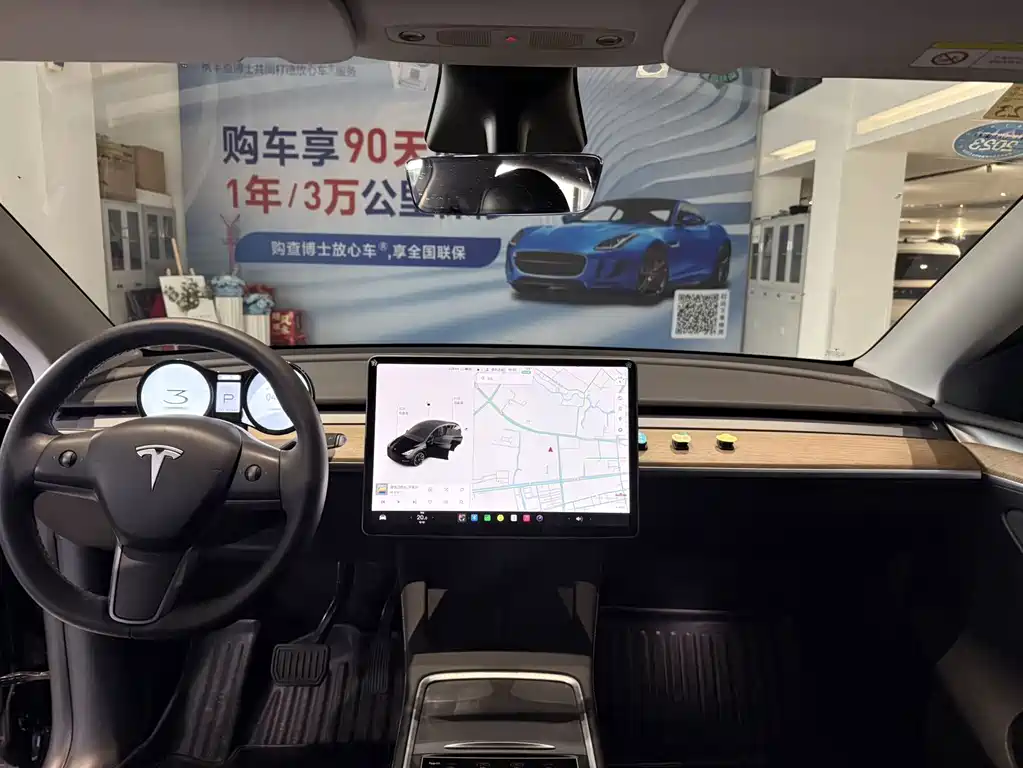 Tesla Model Y — миниатюра 6