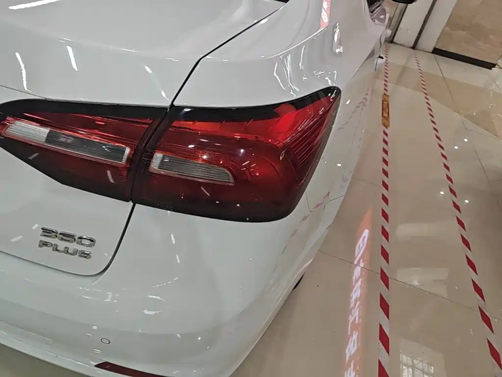Roewe 360 — миниатюра 8