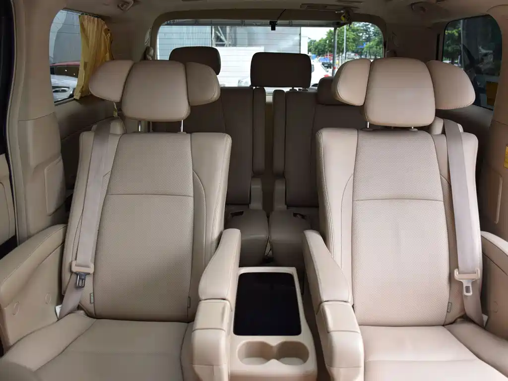 Toyota Alphard — миниатюра 8
