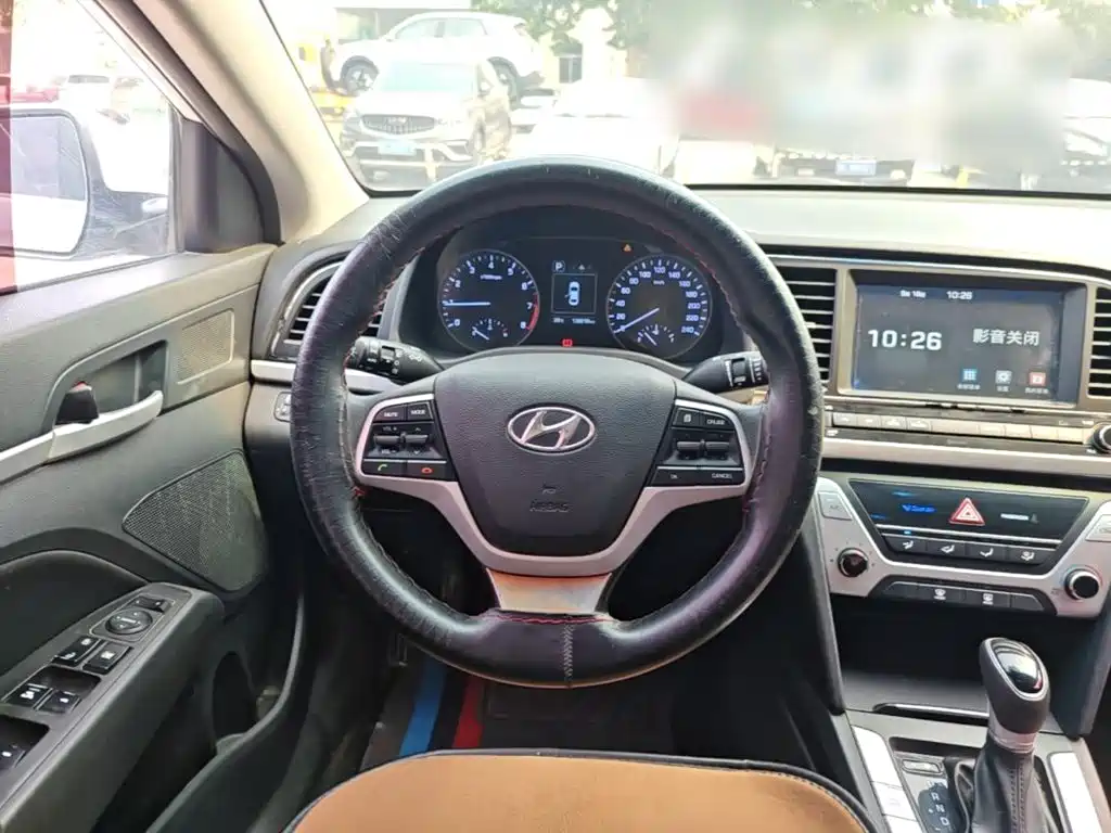 Hyundai Elantra — миниатюра 11