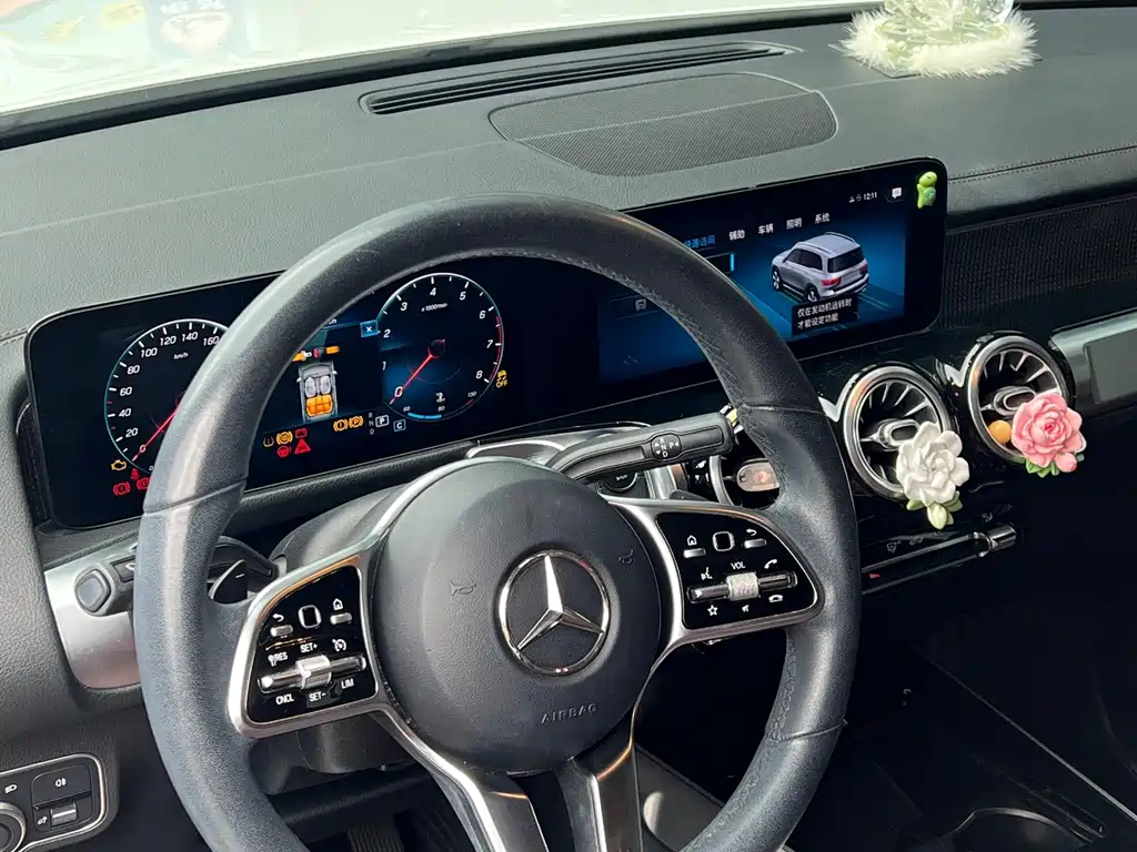 Mercedes-Benz GLB — миниатюра 13