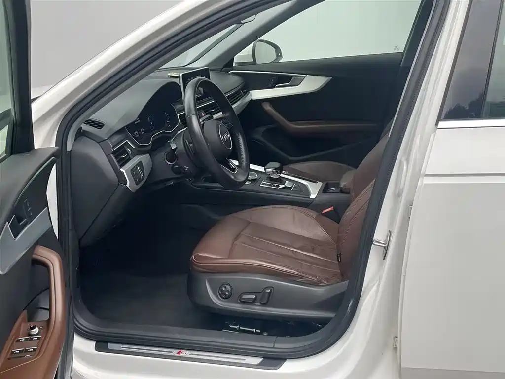 Audi A4L 2019 40 TFSI Fashion V
