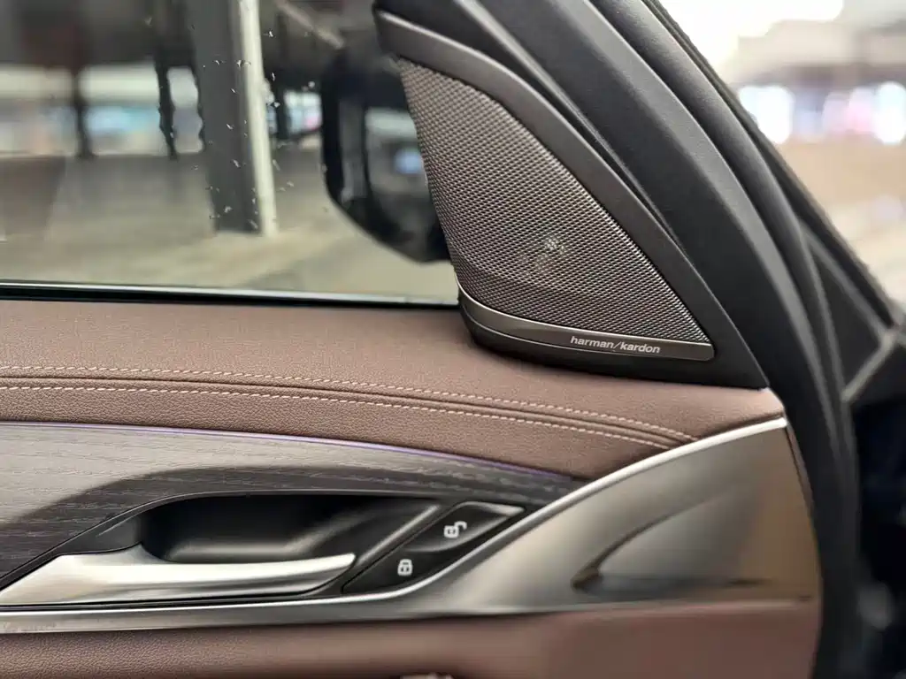 BMW 5 Series New Energy — миниатюра 6