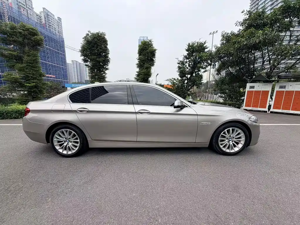 BMW 5 Series — миниатюра 14