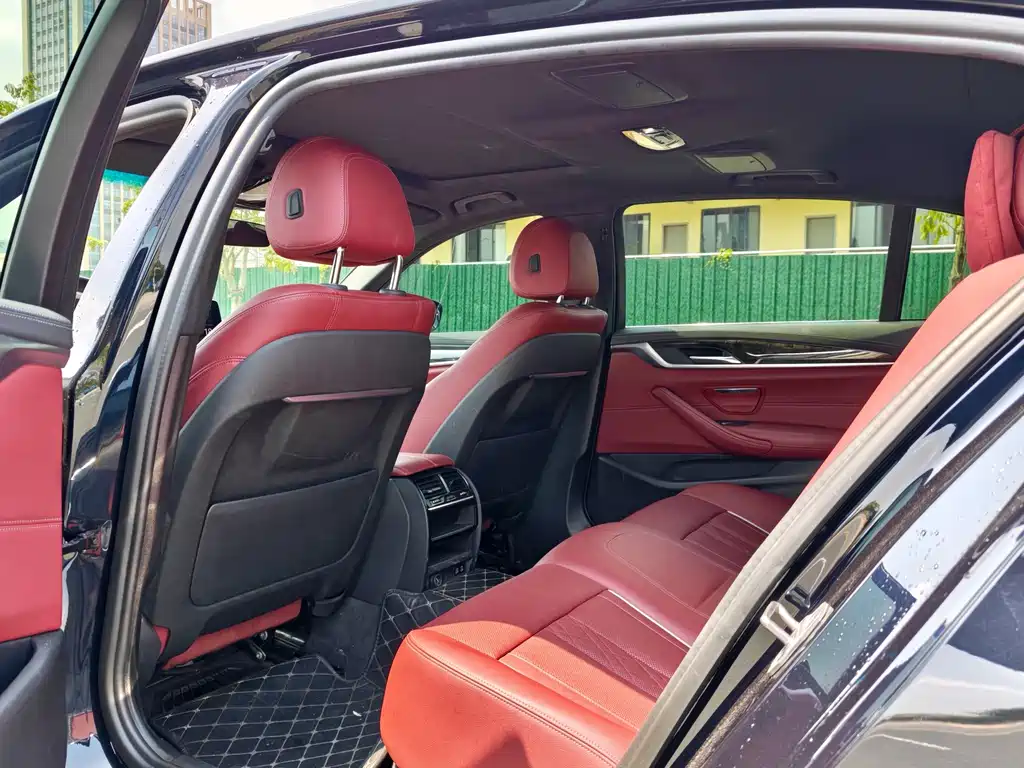 BMW 5 Series — миниатюра 7
