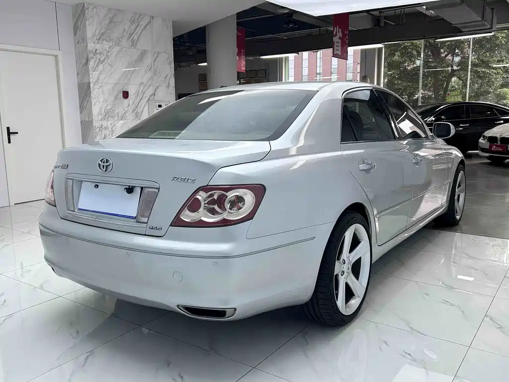 Toyota Reiz — миниатюра 6