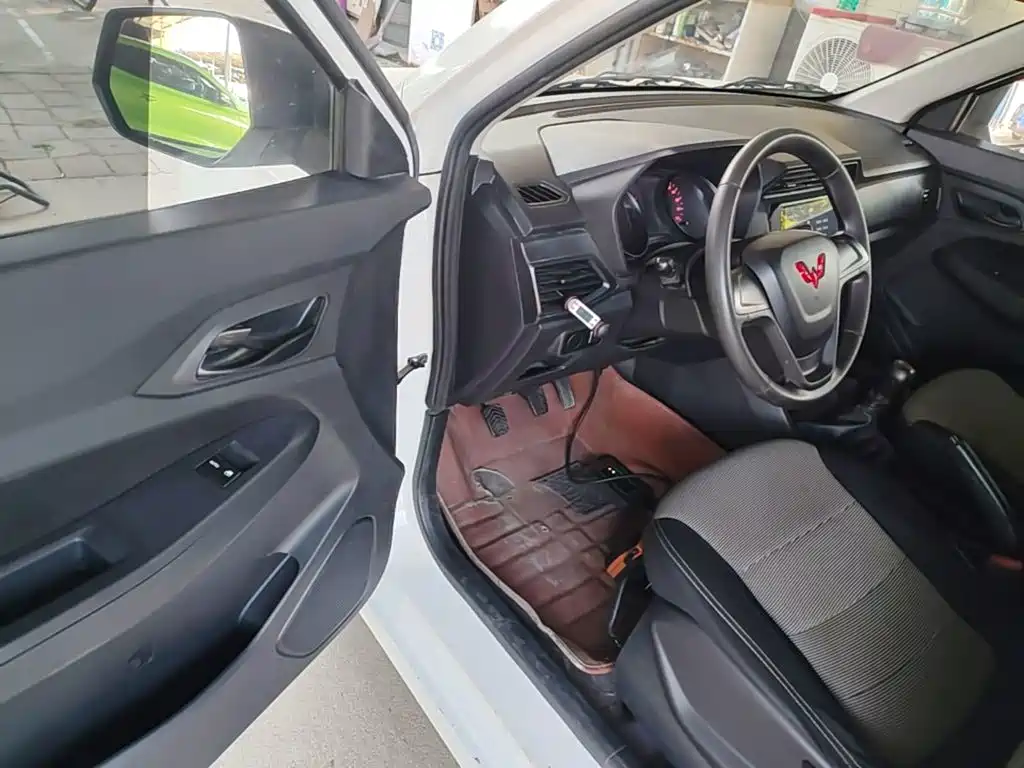 Wuling Hongguang — миниатюра 16