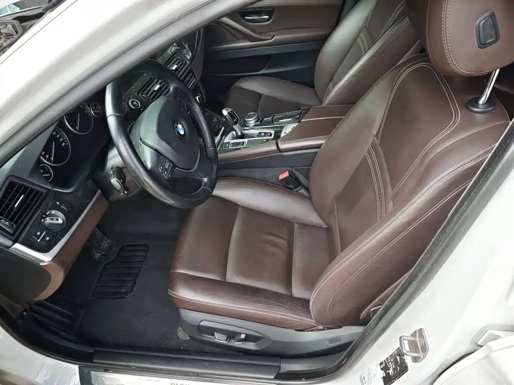BMW 5 Series — миниатюра 8