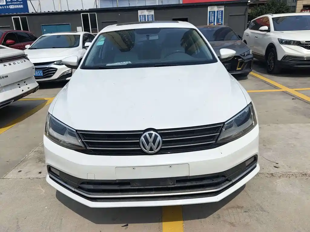 Volkswagen Sagitar 2015 1.6L AT Comfort