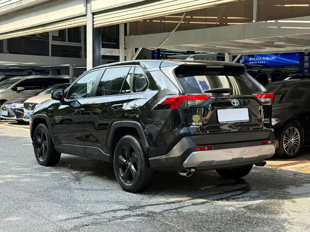 Toyota RAV4 — миниатюра 4