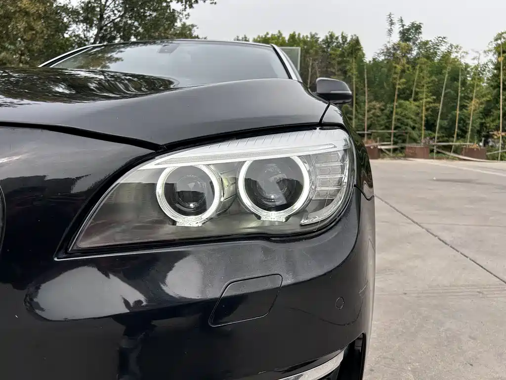 BMW 7 Series — миниатюра 8