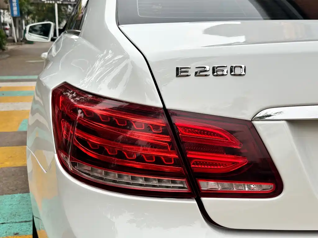 Mercedes-Benz E-Class (Import) — миниатюра 13