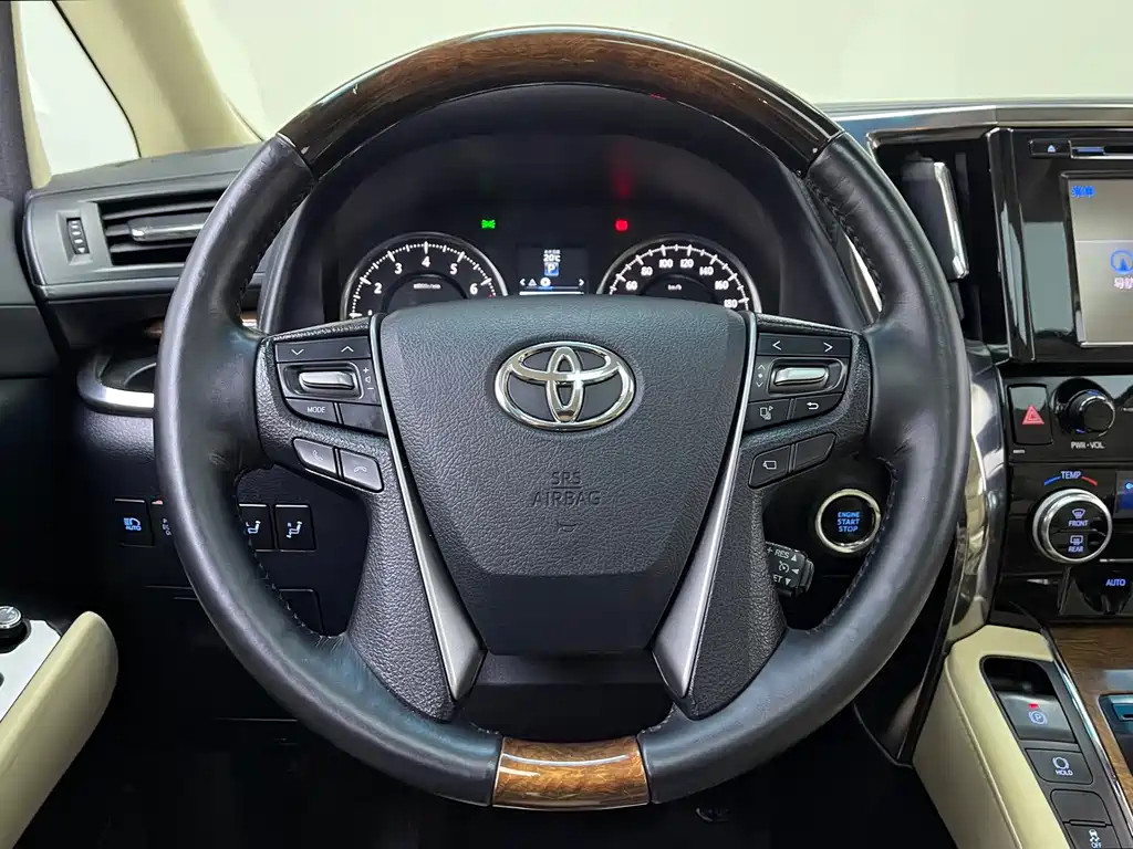 Toyota Alphard — миниатюра 12