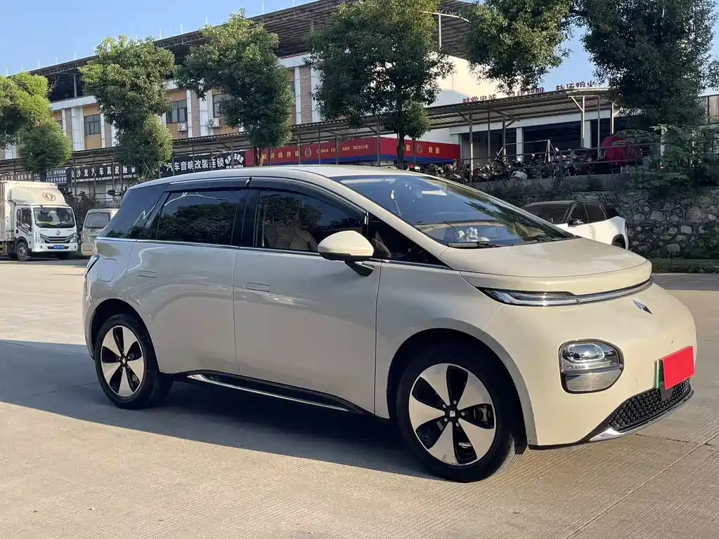Baojun Yunduo — миниатюра 3