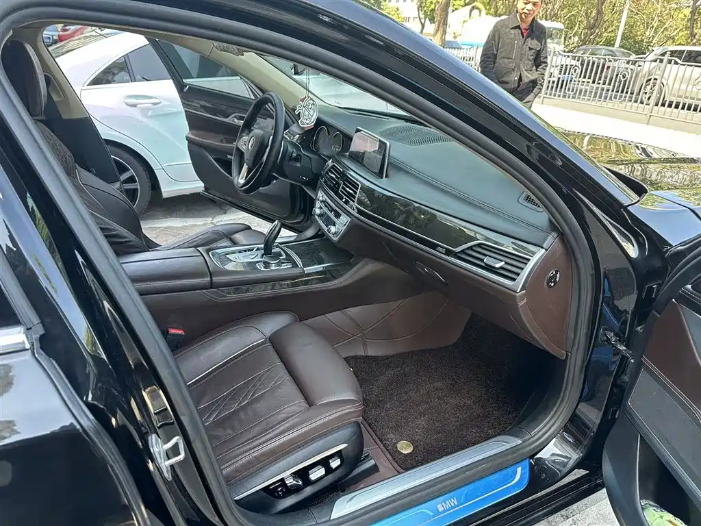BMW 7 Series 7 2016 740Li Lead
