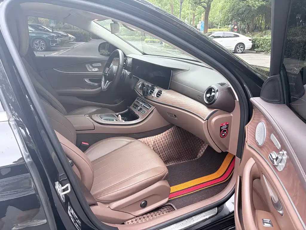 Mercedes-Benz E-Class — миниатюра 8