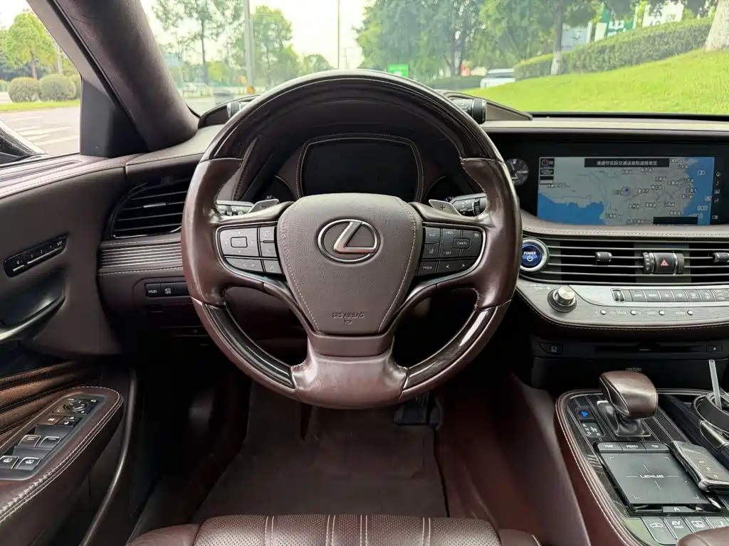 Lexus LS — миниатюра 14