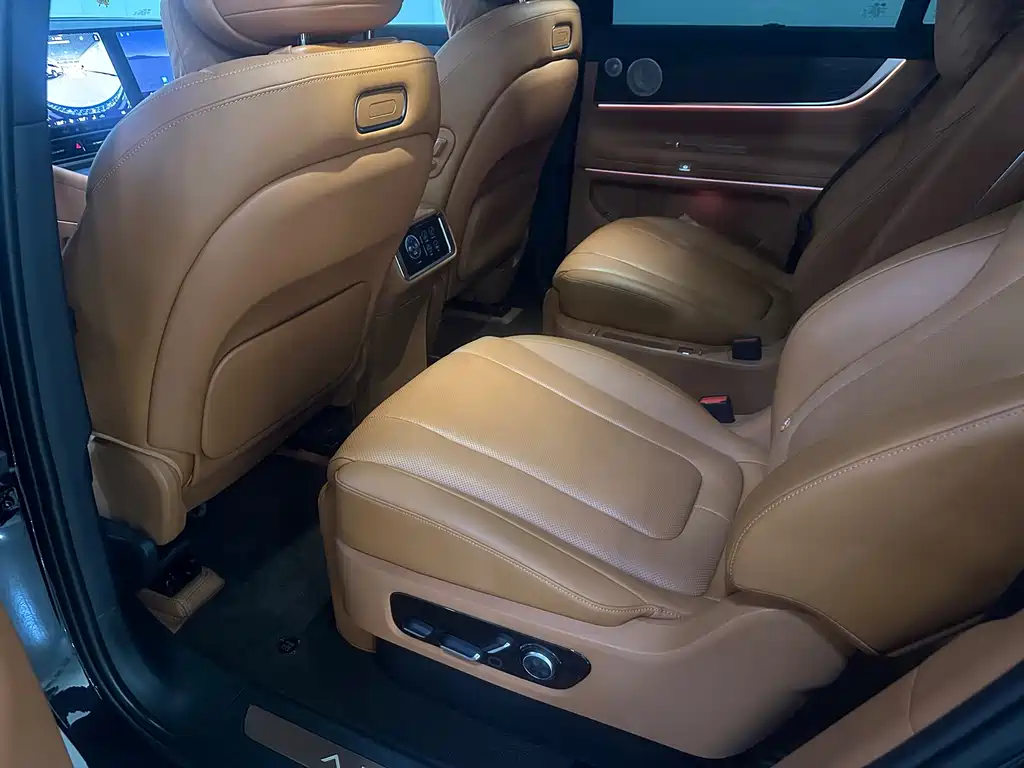 AITO ASK THE WORLD M9