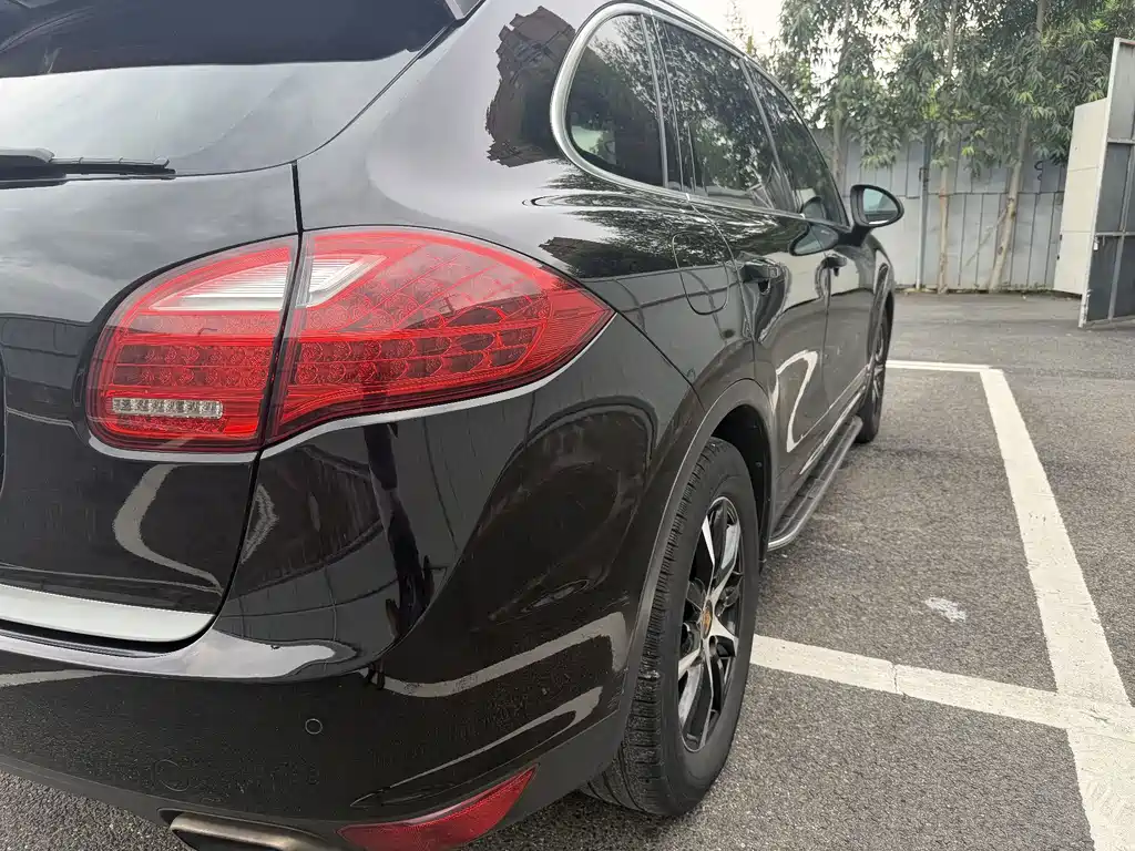 Porsche Cayenne — миниатюра 8