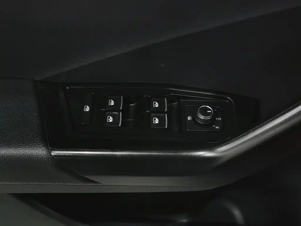 Volkswagen T-Roc — миниатюра 9