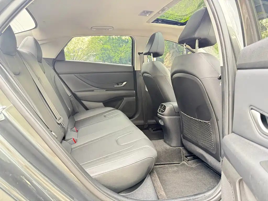 Hyundai Elantra — миниатюра 13