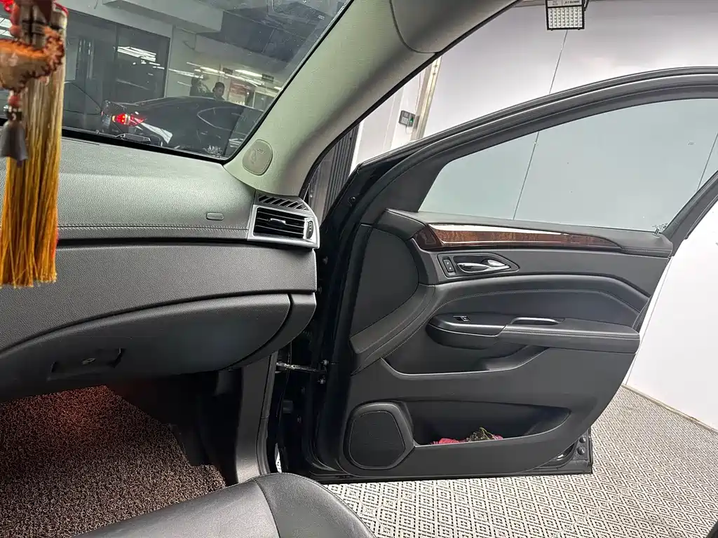 Cadillac SRX — миниатюра 15