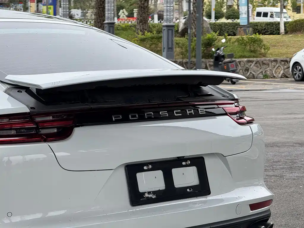 PORSCHE PANAMERA