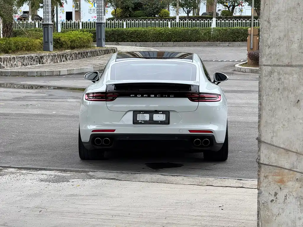 PORSCHE PANAMERA