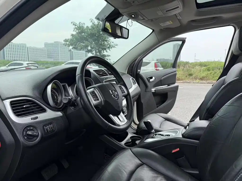 Dodge Journey — миниатюра 7