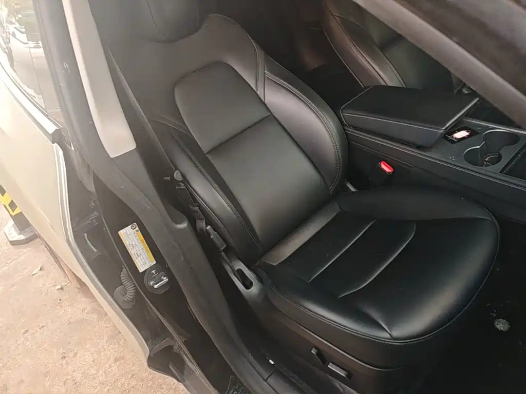 Tesla Model Y — миниатюра 25