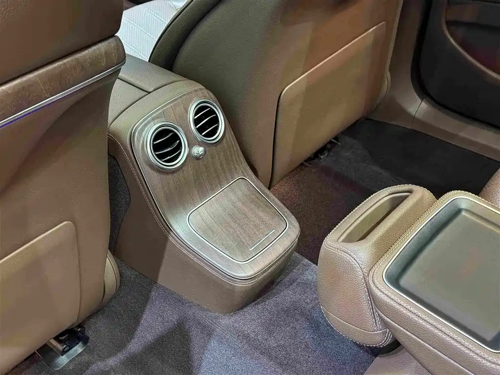 Mercedes-Benz E-Class — миниатюра 20