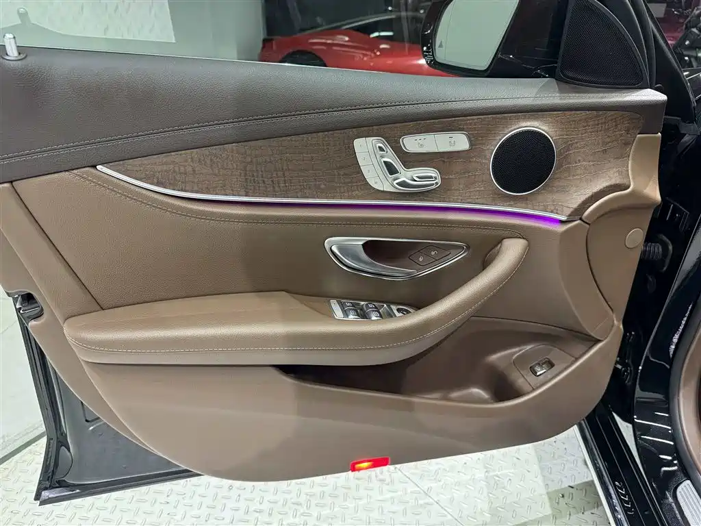 Mercedes-Benz E-Class — миниатюра 15
