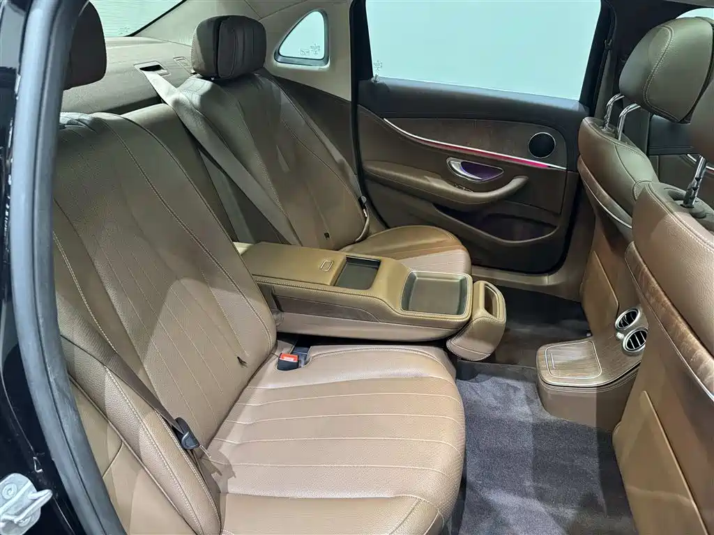 Mercedes-Benz E-Class — миниатюра 23